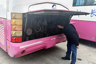 E:20232023.1212.2977�������˴��أ��������ʻԱ�����ڹ����޻�����  �ڿ�ʵ�ɼ��س��ġ��������辶�����徲�г��������������ʻԱ  �Ŷ�������Ŷ���2.jpg